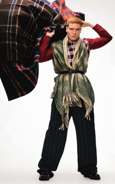 На Дамире: пальто Тatyana Parfionova, рубашка Diesel, палантин Stefanel, брюки Dries Van Noten, ботинки W.Gibbs, ремень Asya Malbershtein