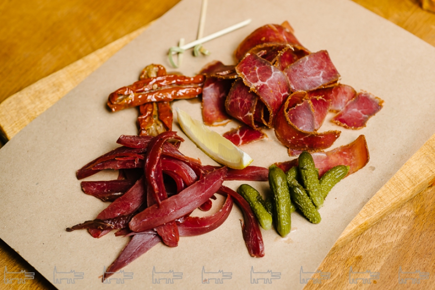 Бастурма и копченая оленина