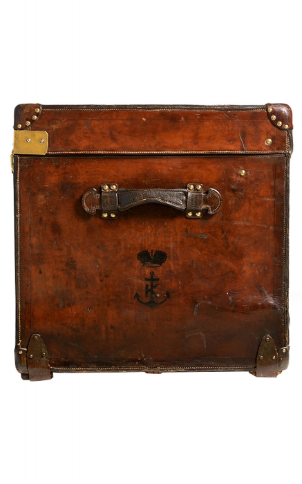 Сундук 1903-го года князя Кирилла Владимировича. Якорь в память об учебе в Военно-морской академии.