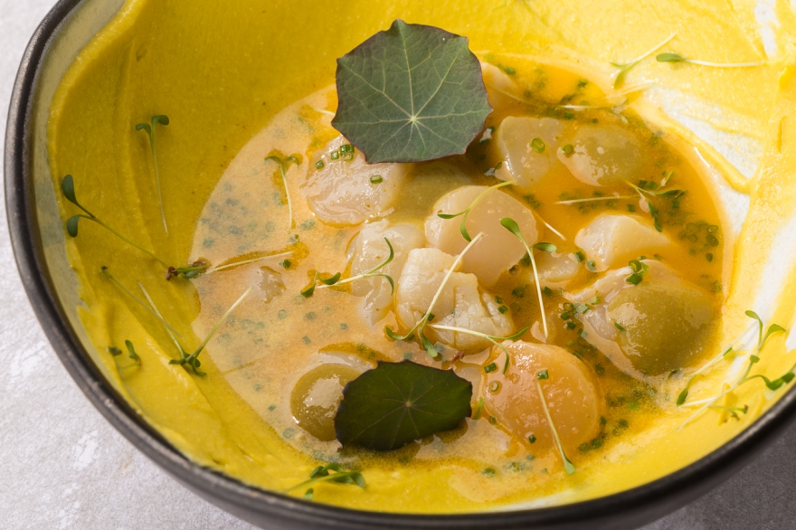 Морские гребешки в лаймовом соусе с кабачковой икрой