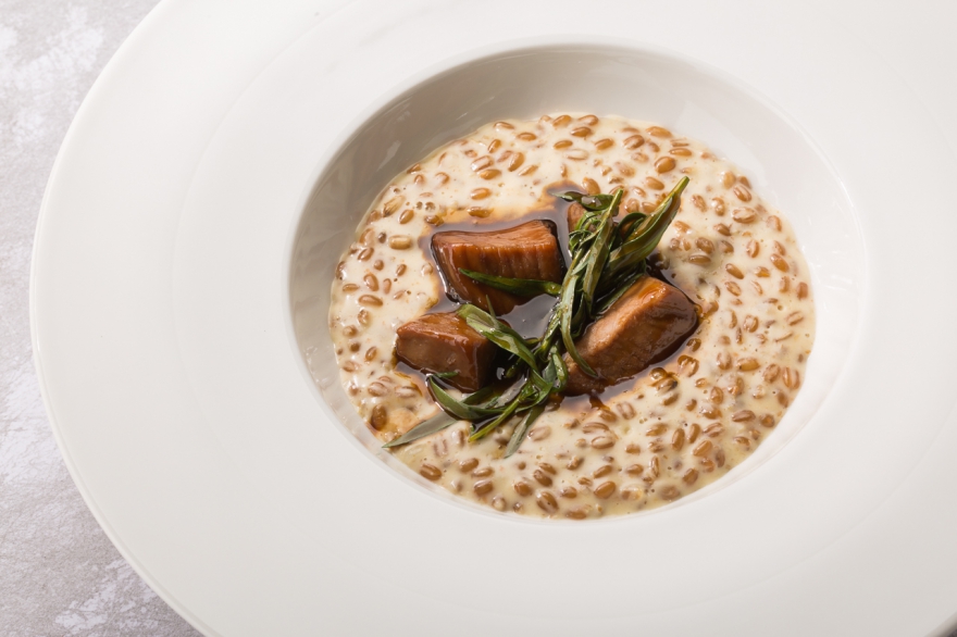 Ризотто из пшеницы с тушеной телятиной и эстрагоном