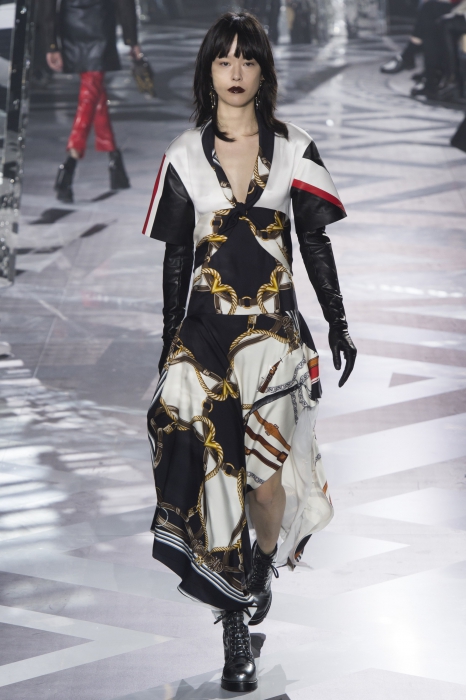 Платье Louis Vuitton, около 80000 руб. (Louis Vuitton)