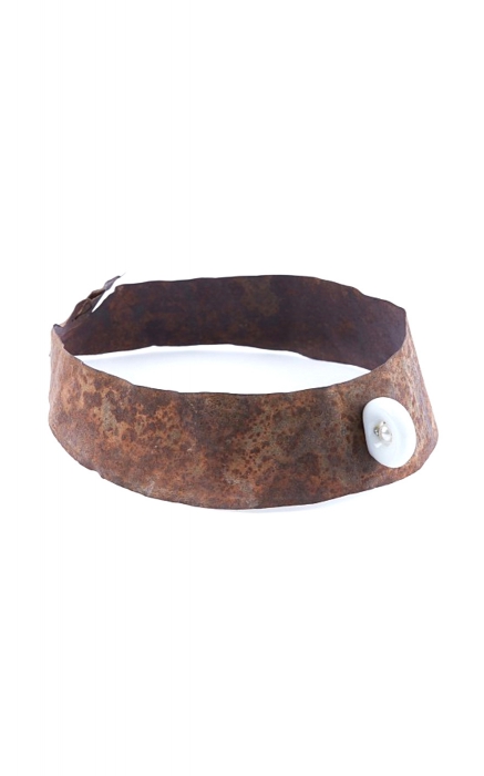 Чокер «Ошейник». Жесть, сталь, олово, фрагменты посуды, искусственный жемчуг