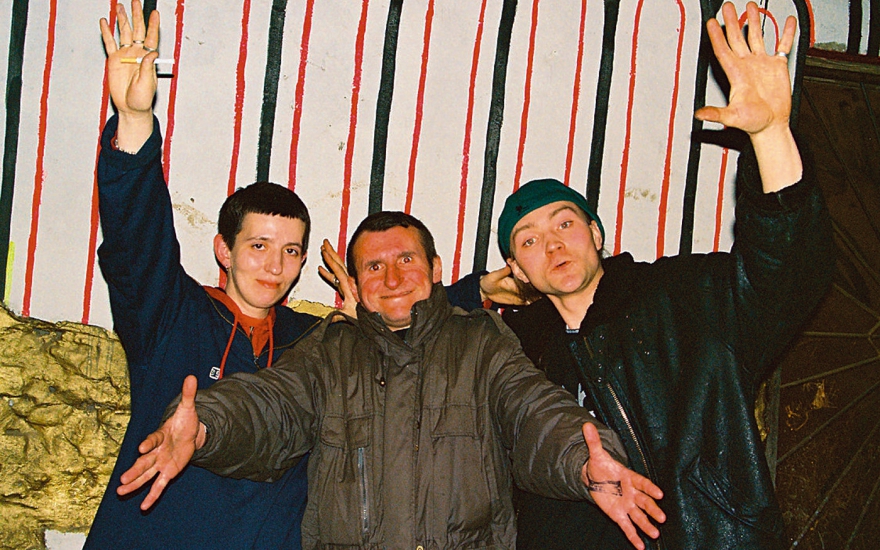 Бухгалтер Лена, музыкант Гриша Сологуб и администратор клуба «Арт-клиника» Юра