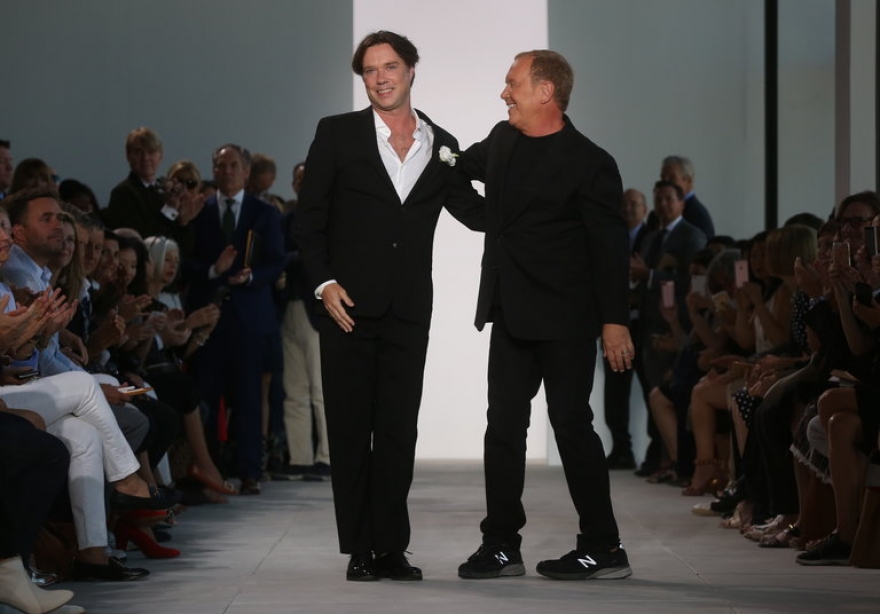 Руфус Уенрайт и Майкл Корс на шоу весна-лето 2017