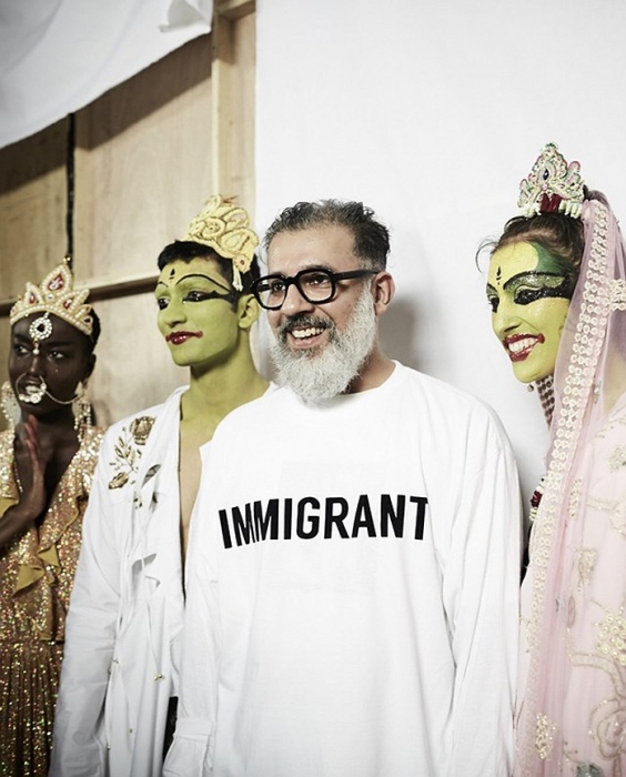 Дизайнер Ашиш Гупта на бэкстейдже своего шоу весна-лето 2017