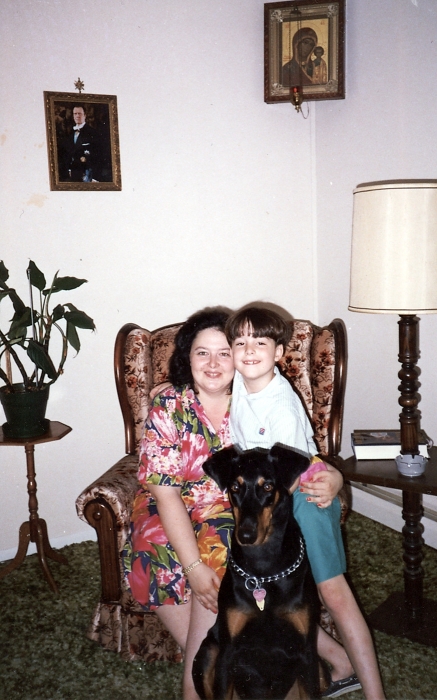 Шестилетний Георгий с мамой, великой княгиней Марией Владимировной, в городке Сен-Бриак во Франции, 1987 год