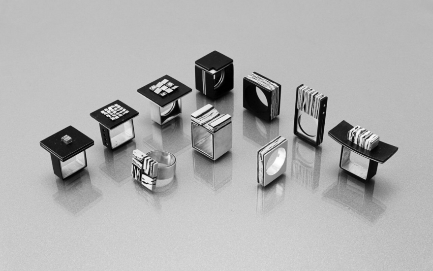 Кольца петербургского дизайнера Марии Богомоловой. Сталь, серебро, воронение