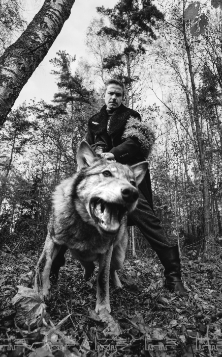 Александр Петров. Водолазка Malo, лонгслив Jungmaven, жилет Lost & Found, брюки The Editor, пальто Burberry, сапоги White's Boots, перстни и брошь Louis Vuitton
