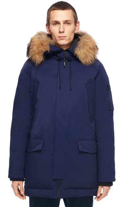 Мужская парка Kenzo, 74 200 руб. (Au Pont Rouge)