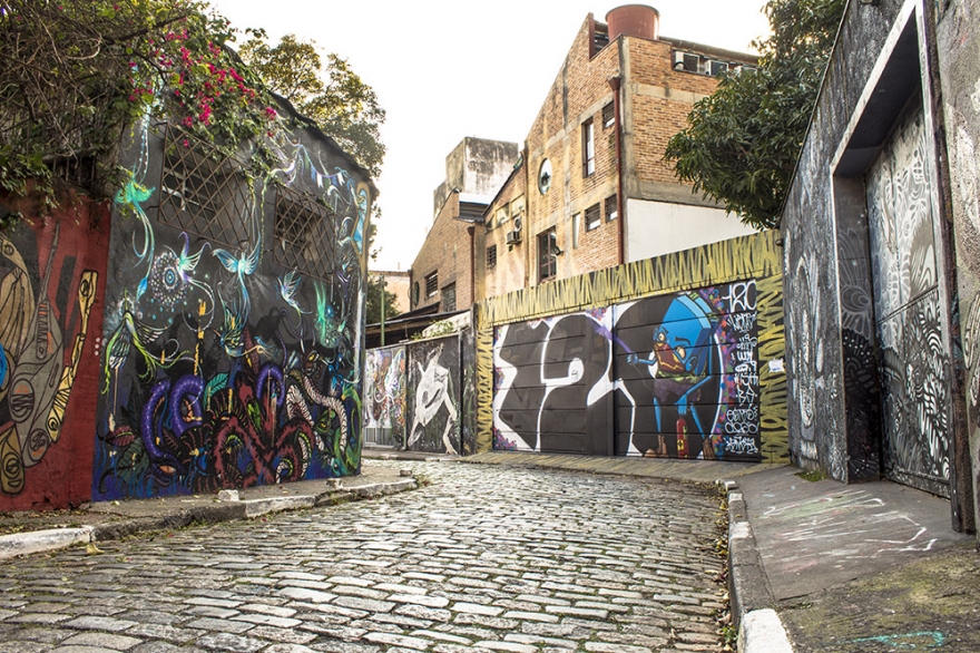 Сан-ПаулуГраффити здесь жалуют вне зависимости от достатка: рисунками покрыты и богатые районы, и те, куда после заката лучше не соваться. Кроме того