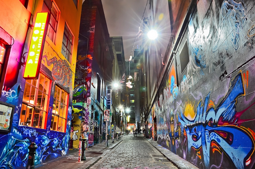 МельбурнЕсли какая-то стена здесь еще не закрашена, будьте уверены — художник попросту дожидается музы. А городские власти поняли важное: уличное