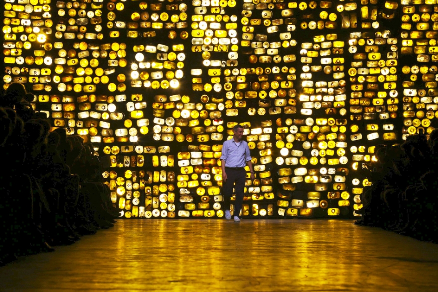 Финальный выход Дриса Ван Нотена на дефиле весна-лето 2017