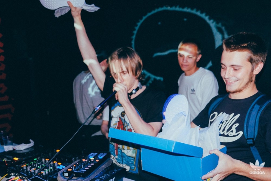 Пятница, 25 ноября В Jam Bar очередная вечеринка Cloud Jam, которая разместится на двух танцполах. За музыку на этом собрании любителей хип-хопа