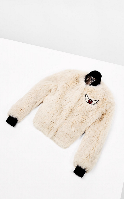 Бомбер из искусственного меха Tommy Hilfiger x Gigi Hadid, 38 990 руб. (Tommy Hilfiger)