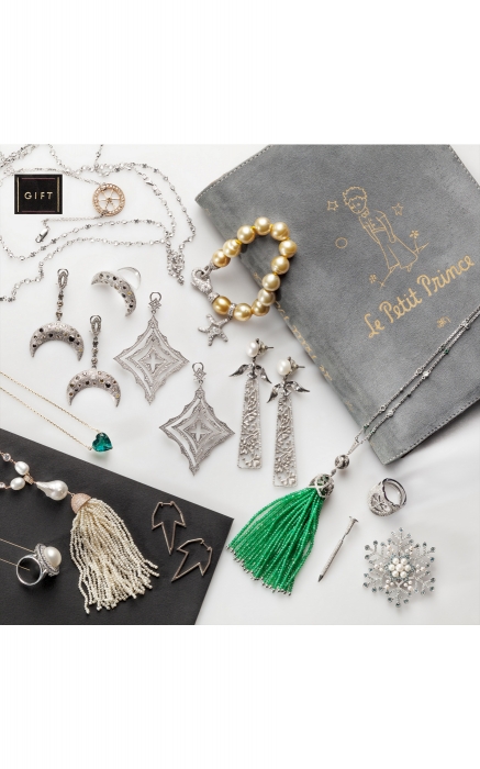 Серьги Amova Jewelry (51 000 рублей), моносерьга-гвоздь RUNA Jewelry (106 000 рублей), Кольцо Masha Mardi (цена по запросу), браслет Masha Mardi (цена