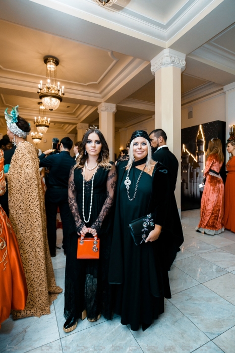 Мария Гусева (туфли Christian Dior, платье куплено на Кипре) и Ольга Гусева