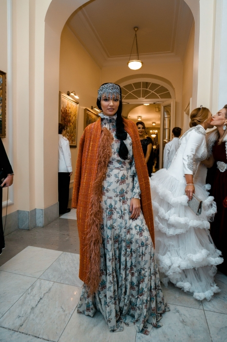 Влада Смекалова в тотал-луке A La Russe Anastasia Romantsova