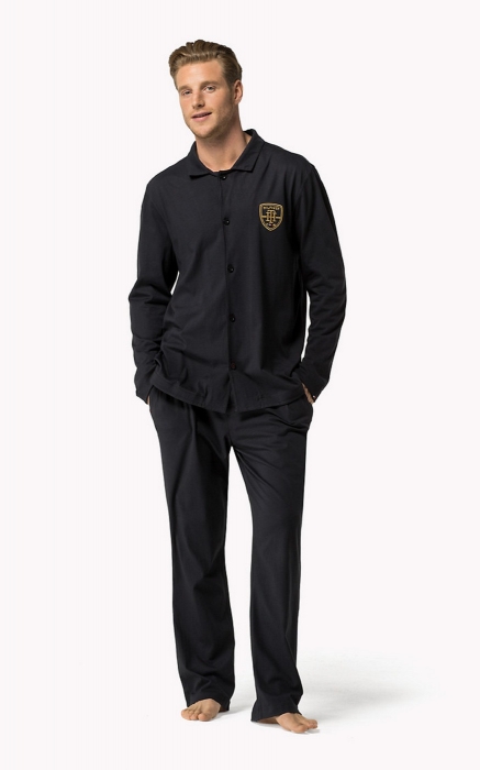 Пижама Tommy Hilfiger, 8 990 руб. (Tommy Hilfiger)