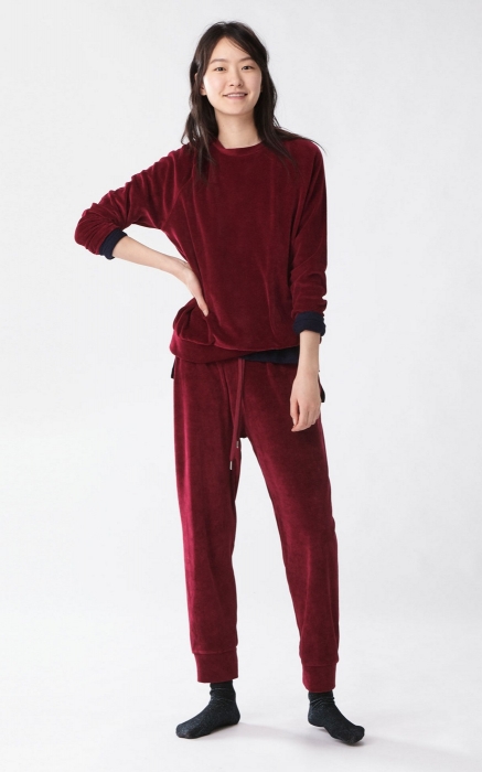 Велюровый комплект Oysho, 4 598 руб. (Oysho)