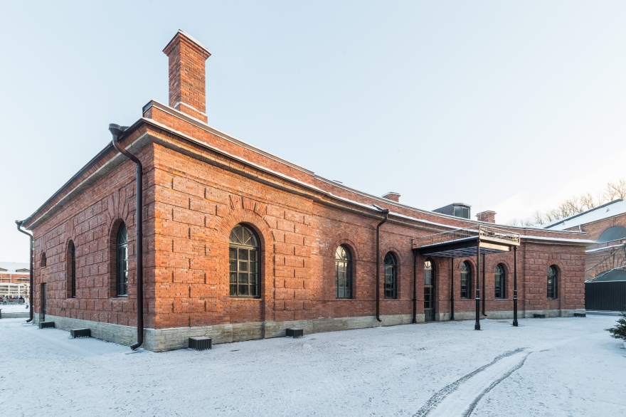 Вход в здание Кузни / Фотограф Алексей Боголепов, декабрь 2016