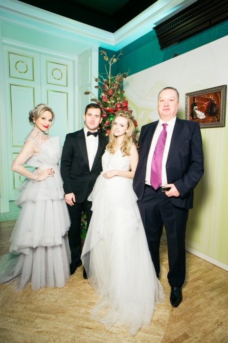 Пара на вечере благотворительно фонда "Звезды детям" с родителями Миланы – Натальей и Вадимом Тюльпановыми