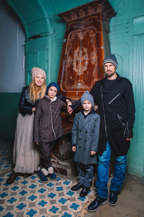 Тренер ФК «Зенит» Сергей Семак с сыновьями и женой Анной