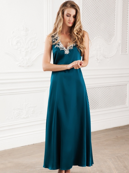 Beatrice Сорочка на бретеляхОбычная цена – 20 500 р Цена по Программе лояльности – 14 350 р