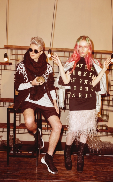 На Альберте: косуха Dsquared2, платье Michael Kors (все — ДЛТ)