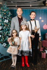 Денис Токарев и Юлия Воронова с дочерьми