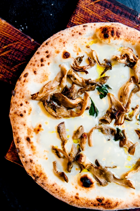 Gицца с вешенками и трюфельным соусом в Pizza 22