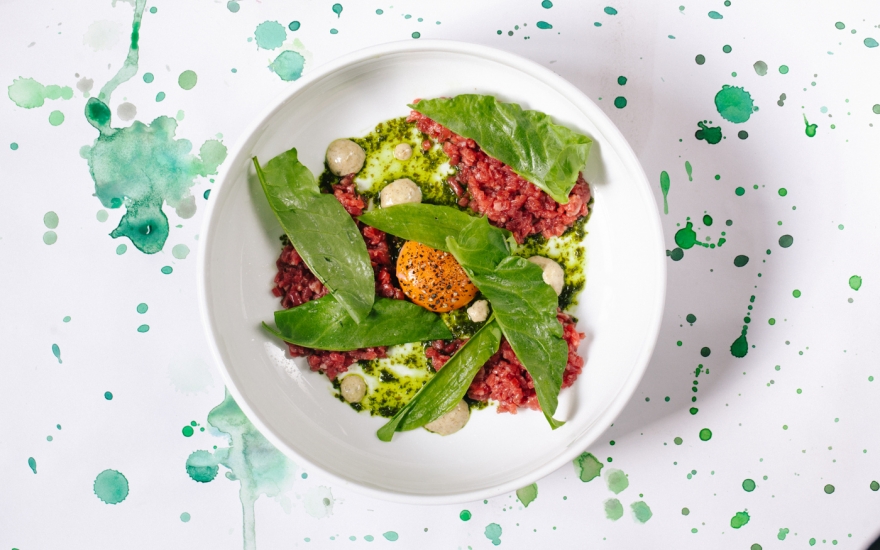 Тартар из воронежской говядины в Hamlet & Jacks