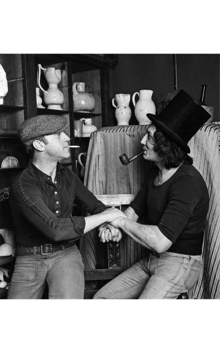 В 1970-е в Париже Михаил Шемякин подружился с Владимиром Высоцким, который часто приезжал во Францию к своей жене, актрисе Марине Влади.