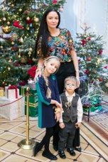 Влада Смекалова с детьми