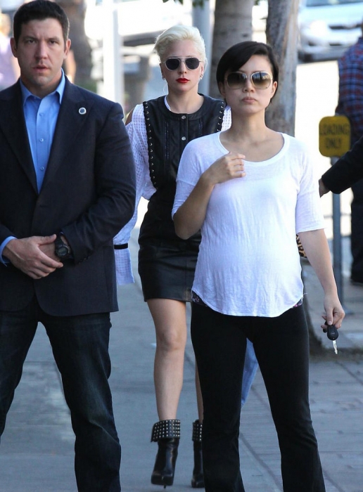 Леди Гага заказала у Saint-Tokyo три лука и в одном уже успела засветиться в Лос-Анджелесе