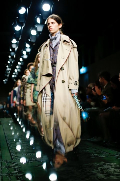 Шоу Burberry, весна-лето 2017