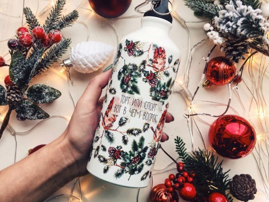 Бутылка «Мам, купи», 1200 руб.