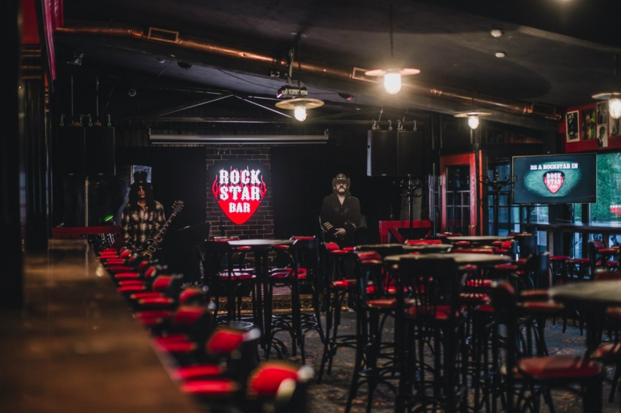 Суббота-суббота, 31 декабря - 7 января Провожать год будут и в Roсkstar Bar: победители премии «Топ 50» Дмитрий и Диля Новиковы приготовили встречу с