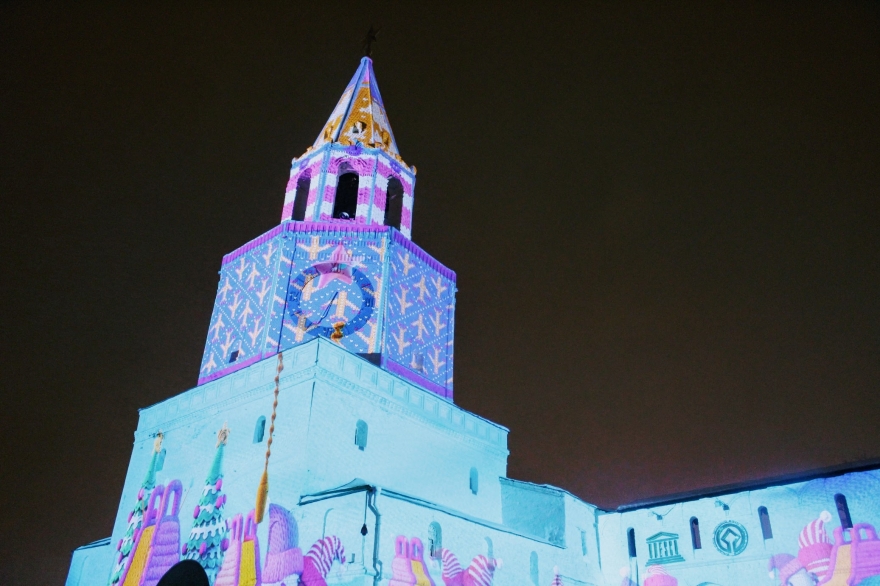 Суббота и понедельник, 31 января и 2 января Во второй раз Казанский кремль станет площадкой для новогоднего светового шоу, которое идет 45 минут