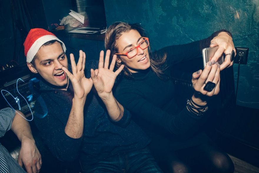 Суббота-суббота, 31 декабря - 7 января Еще одно классное место - бар «Соль» - обещает устроить тусовку по заявкам. Всё, как вы любите — лихие танцы