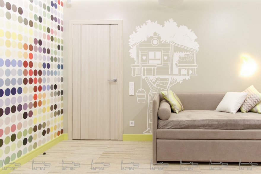 Кровать-трансформер «Флай» от Estetica оборудована выдвижными ящиками для хранения белья или игрушек и безопасной мягкой спинкой.