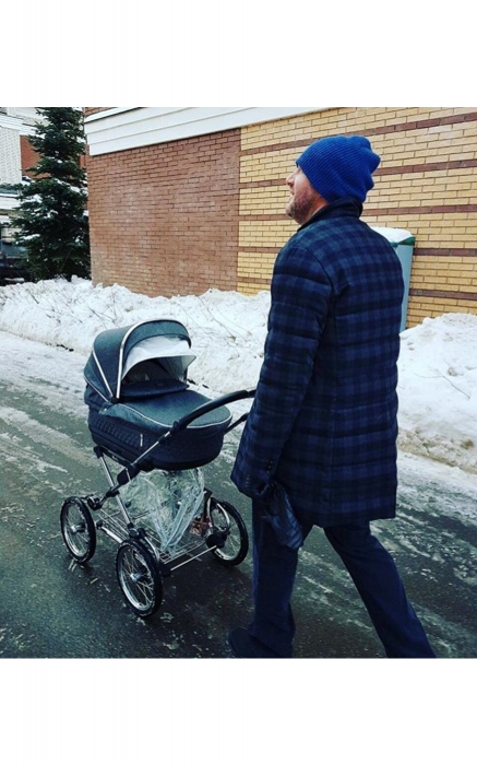 До публикации в рамках флэшмоба Ксения выкладывала лишь фото с коляской