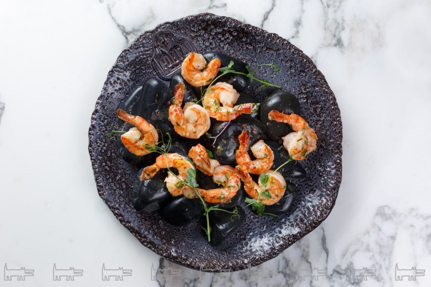 Тигровые креветки в белом вине и в чесночным соусе