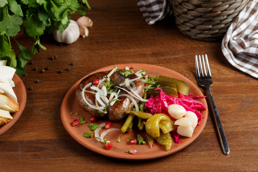 Купаты с соленьями