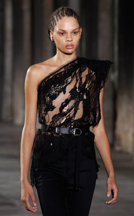 Топ Saint Laurent, около 40000 руб.
