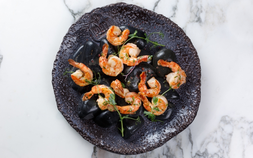 Тигровые креветки в белом вине и в чесночным соусе