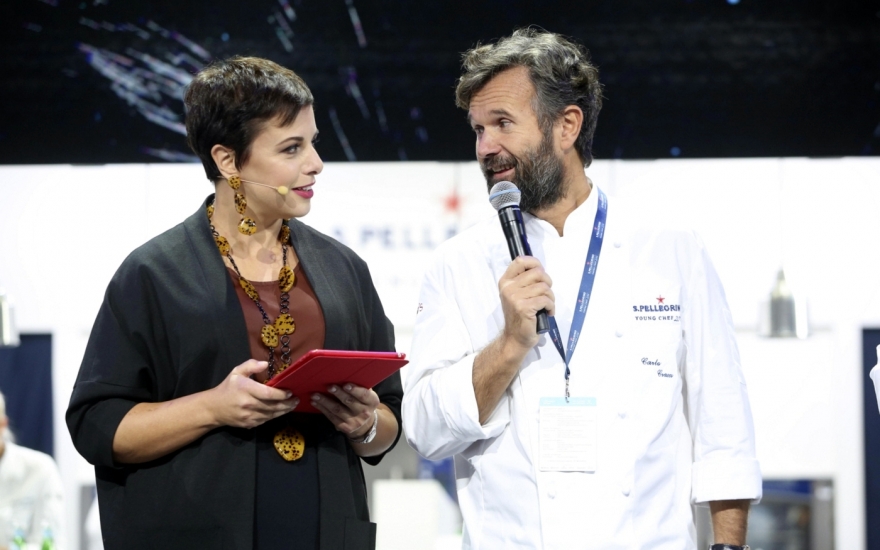 Ведущая конкурса с Карло Кракко