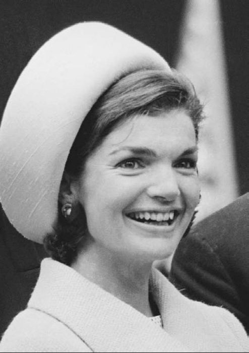 Шляпка-таблетка, созданная американцем Хальстоном в 1961 году