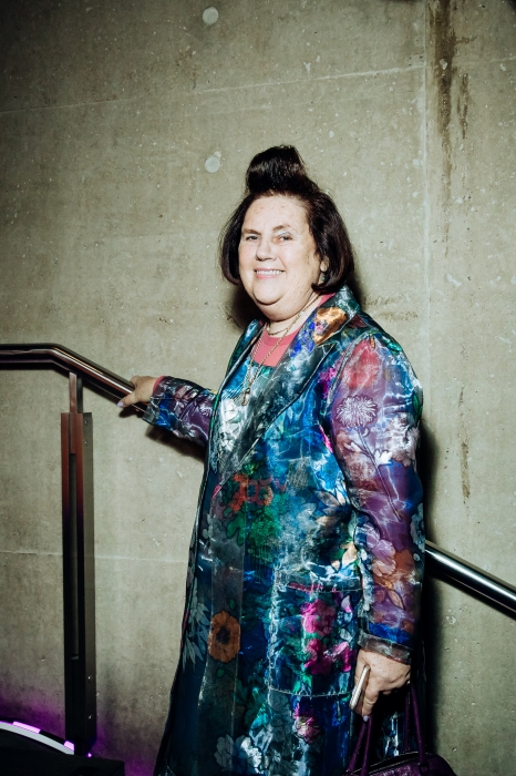 Сюзи Менкес