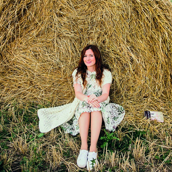 Дильбар Садыкова Специалист по международным отношениям, полиглот (говорит на пяти языках) глава Академии молодежной дипломатии ввела в местный